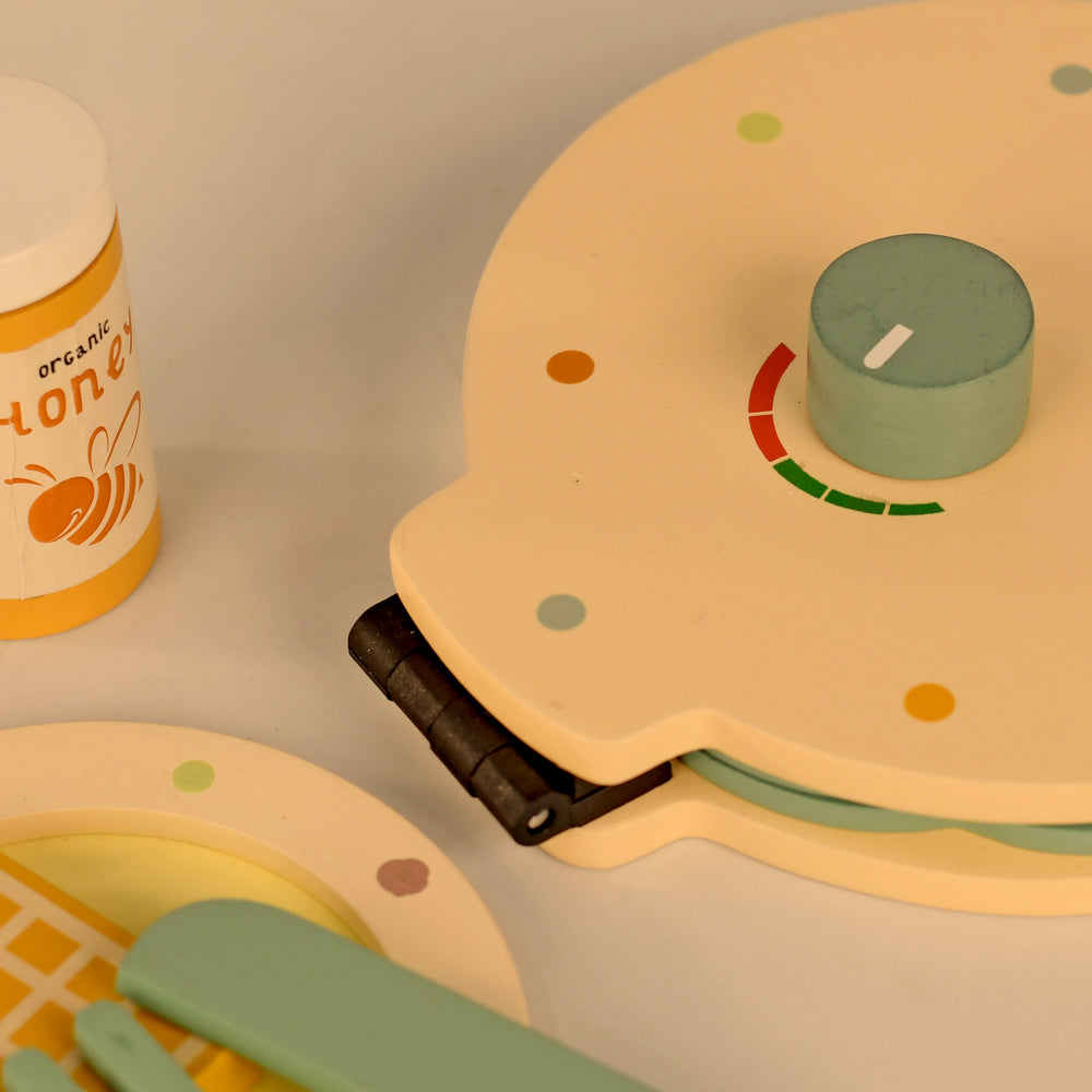 Super Premium Waffle Maker Pretend Play Set