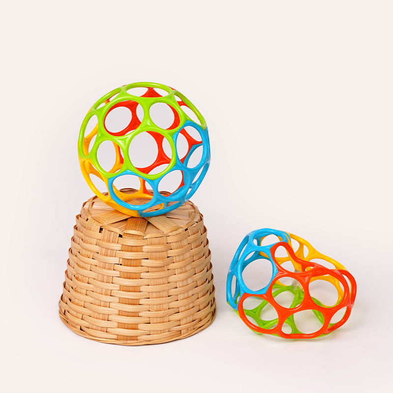 Grippy O-ball for early grasping by infants